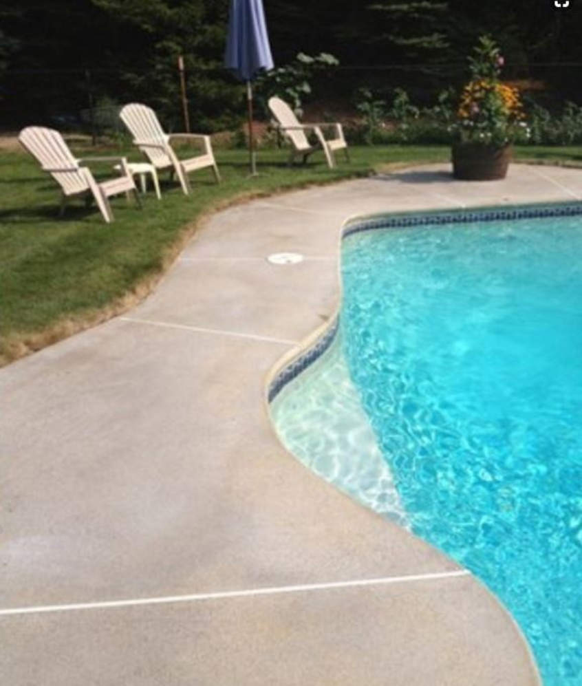 Describes the appearance of the image